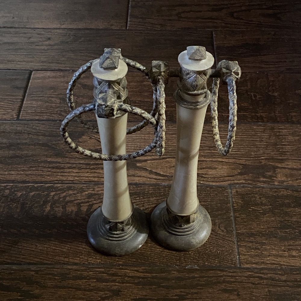 India Ink Elegant Style Vintage Elegant Cream and Gray Candle Holders